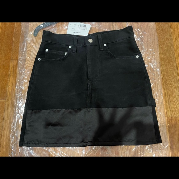 SOLD🖤Helmut Lang🖤Femme Silk-Trim Utility Mini Skirt. Size 25. NWT. MSRP $435. - Picture 2 of 7